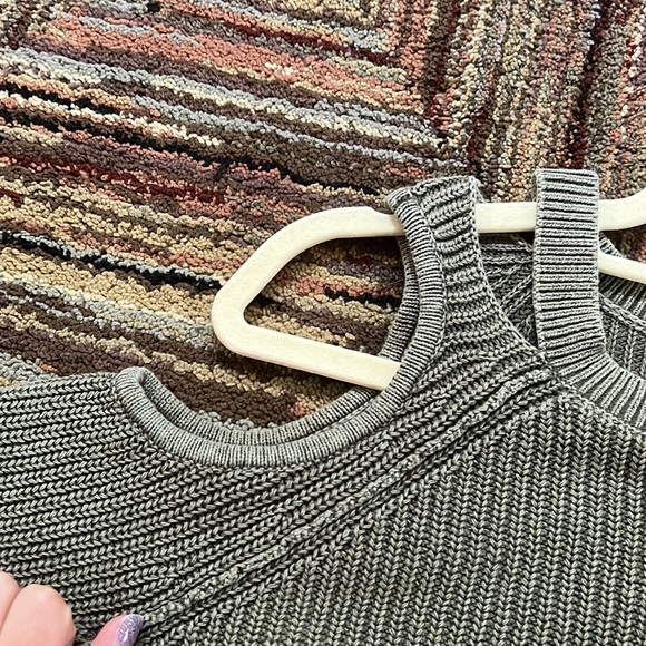 green sweater from Hollister size XS with cut outs around the shoulder - Picture 3 of 3